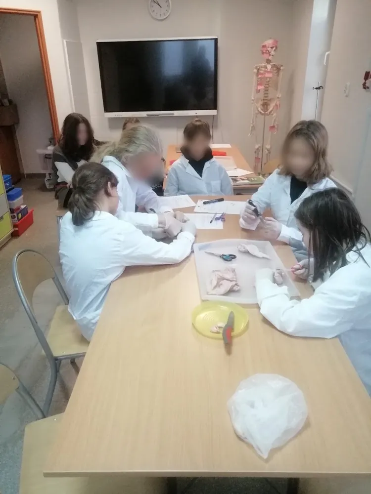 Mali naukowcy w fartuchach, zdjęcie 4